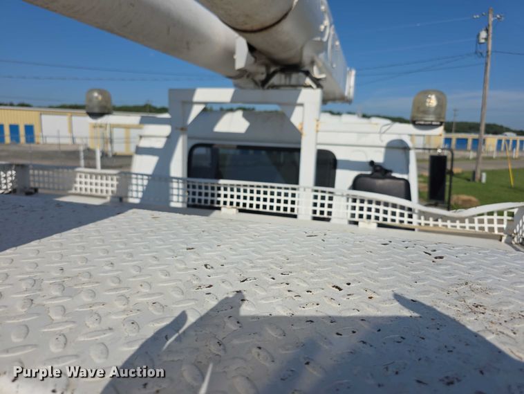 image for item EF3635 2000 Chevrolet T6500 bucket truck