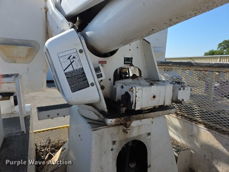 image for item EF3635 2000 Chevrolet T6500 bucket truck