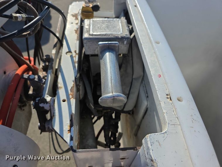 image for item EF3635 2000 Chevrolet T6500 bucket truck