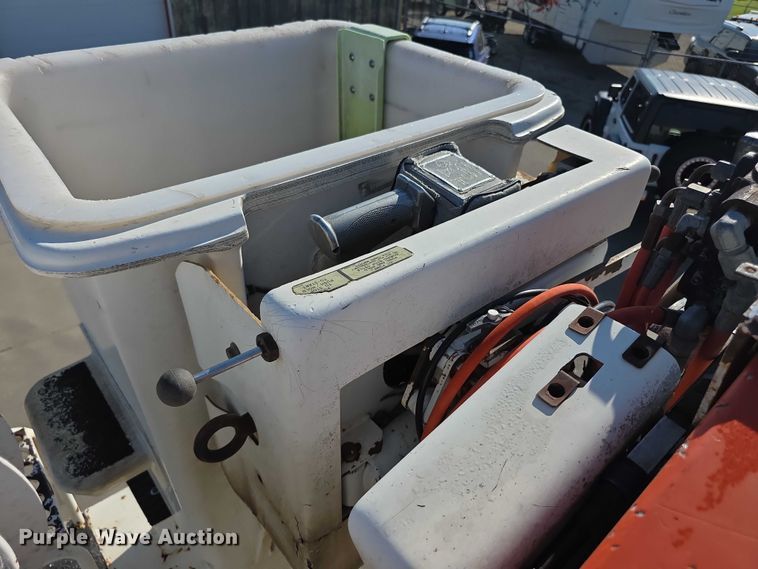 image for item EF3635 2000 Chevrolet T6500 bucket truck