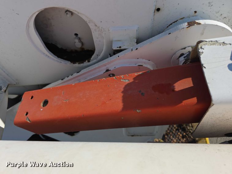 image for item EF3635 2000 Chevrolet T6500 bucket truck