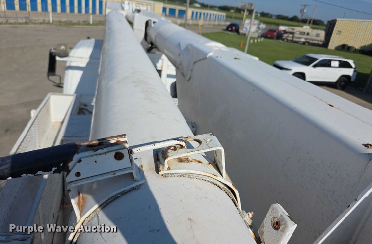 image for item EF3635 2000 Chevrolet T6500 bucket truck