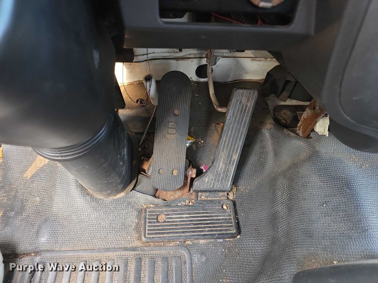 image for item EF3635 2000 Chevrolet T6500 bucket truck