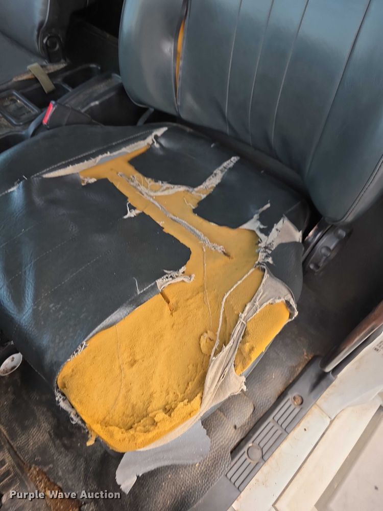 image for item EF3635 2000 Chevrolet T6500 bucket truck