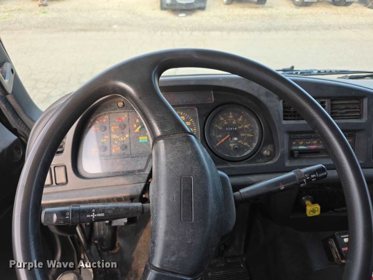 image for item EF3635 2000 Chevrolet T6500 bucket truck