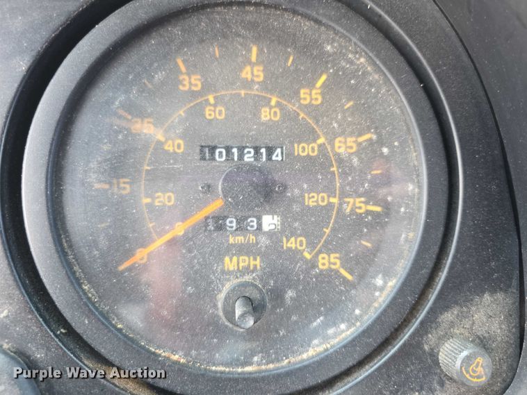 image for item EF3635 2000 Chevrolet T6500 bucket truck