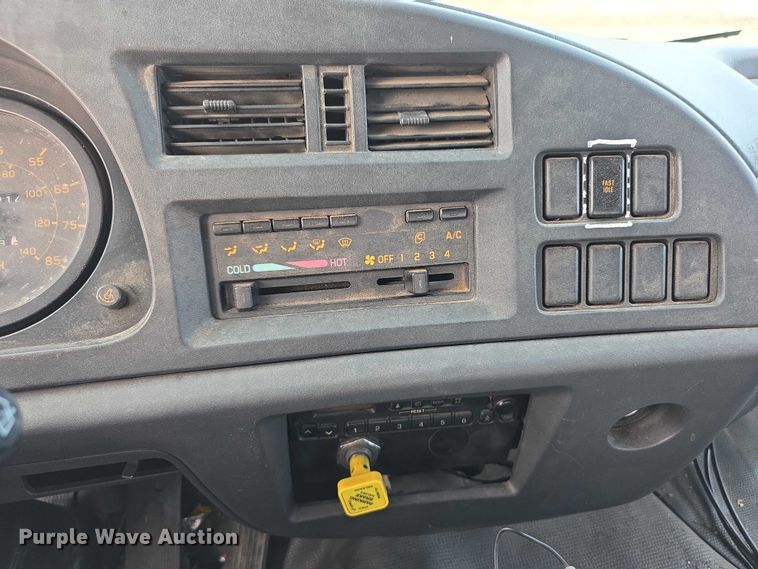 image for item EF3635 2000 Chevrolet T6500 bucket truck