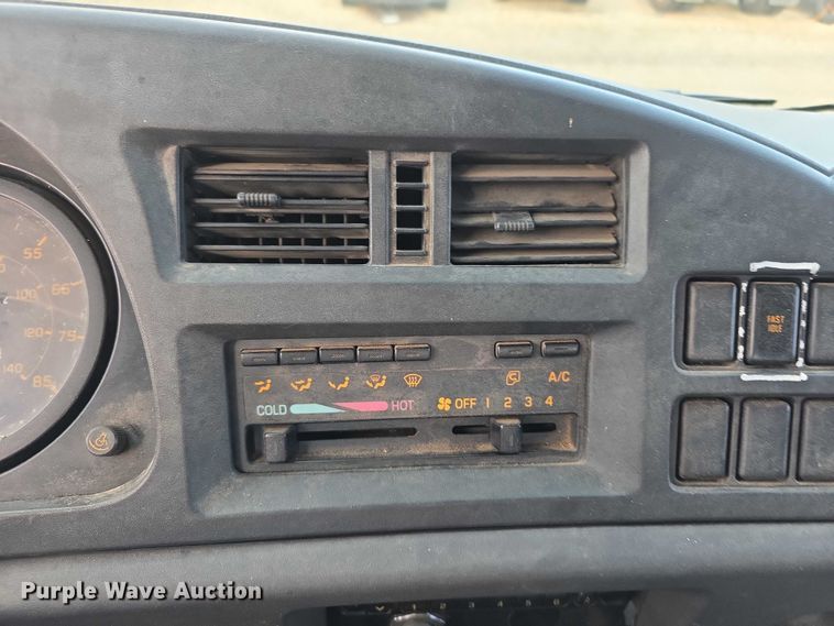 image for item EF3635 2000 Chevrolet T6500 bucket truck