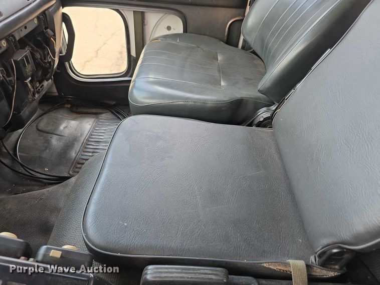 image for item EF3635 2000 Chevrolet T6500 bucket truck