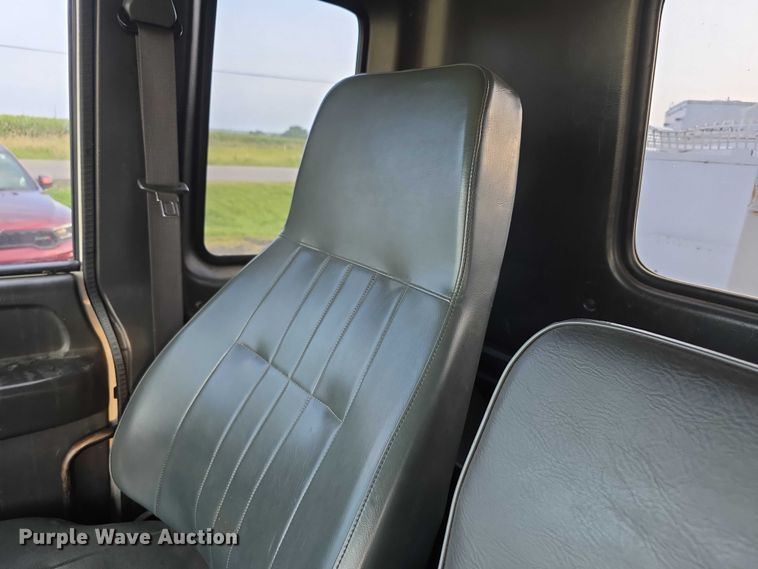 image for item EF3635 2000 Chevrolet T6500 bucket truck