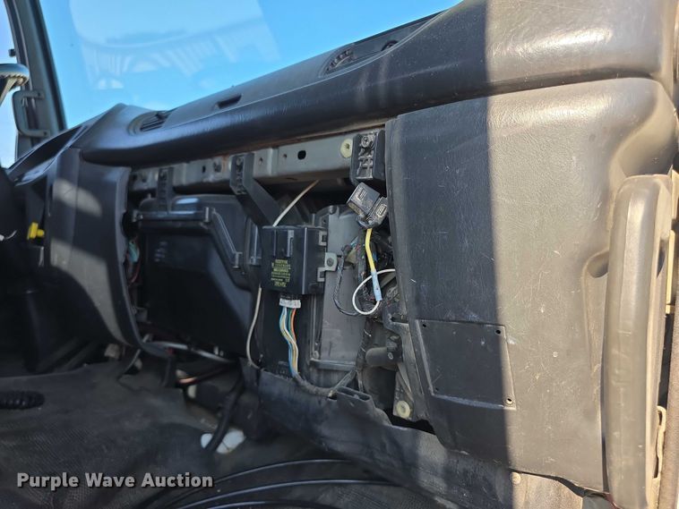 image for item EF3635 2000 Chevrolet T6500 bucket truck