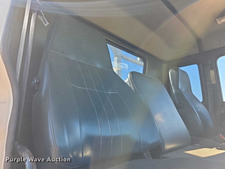 image for item EF3635 2000 Chevrolet T6500 bucket truck