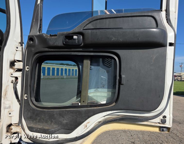 image for item EF3635 2000 Chevrolet T6500 bucket truck