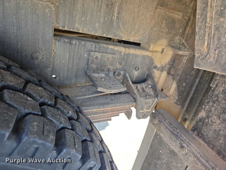 image for item EF3635 2000 Chevrolet T6500 bucket truck