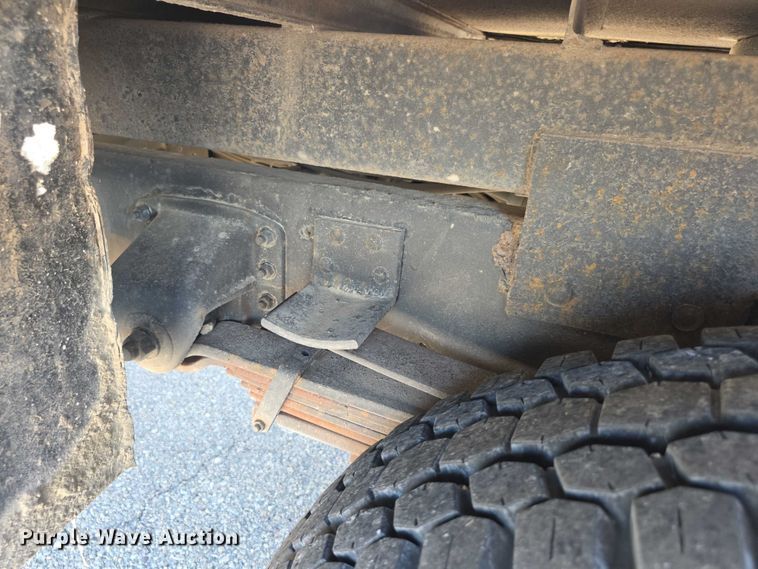 image for item EF3635 2000 Chevrolet T6500 bucket truck