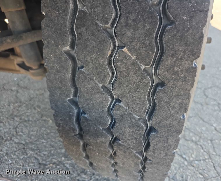 image for item EF3635 2000 Chevrolet T6500 bucket truck