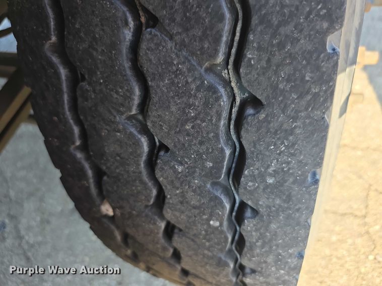 image for item EF3635 2000 Chevrolet T6500 bucket truck