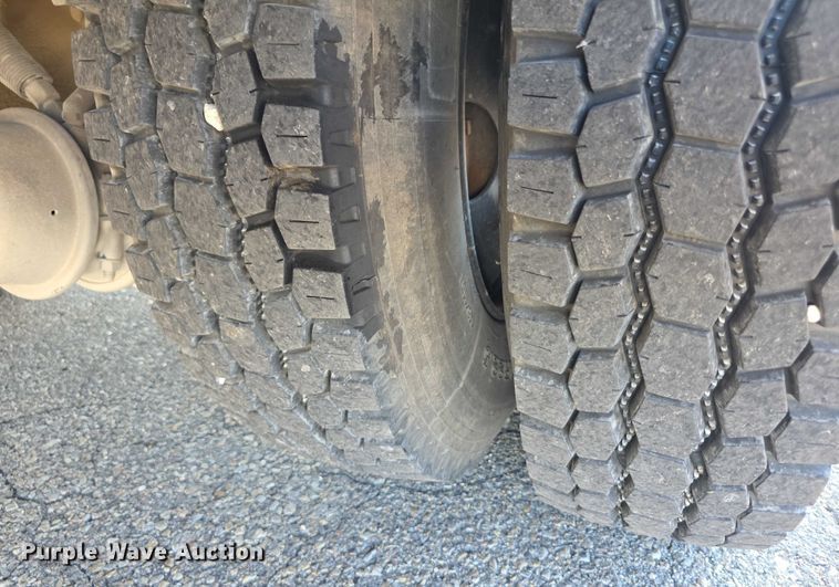 image for item EF3635 2000 Chevrolet T6500 bucket truck