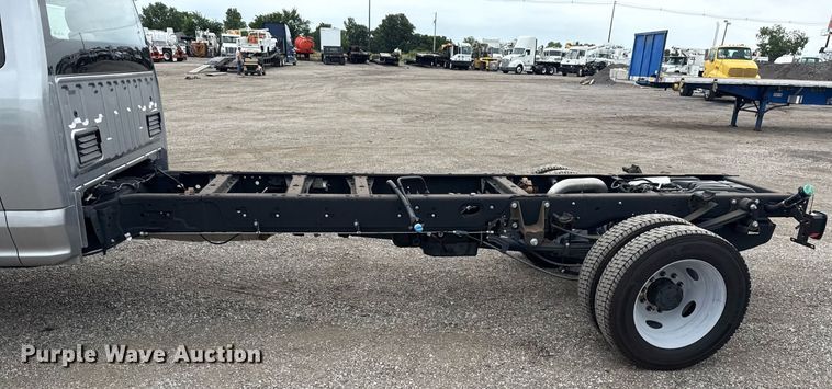 image for item EG1020 2022 Ford F550 Super Duty truck cab and chassis
