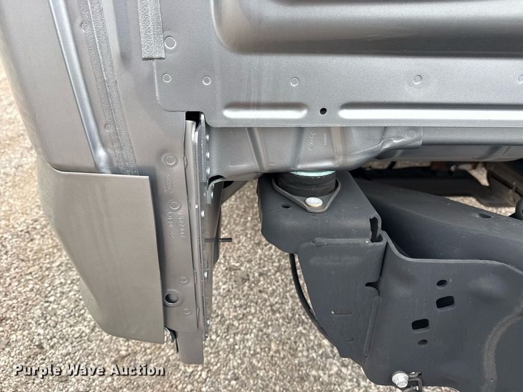 image for item EG1020 2022 Ford F550 Super Duty truck cab and chassis