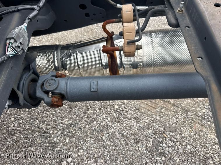 image for item EG1020 2022 Ford F550 Super Duty truck cab and chassis