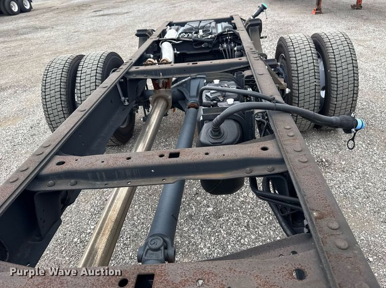 image for item EG1020 2022 Ford F550 Super Duty truck cab and chassis