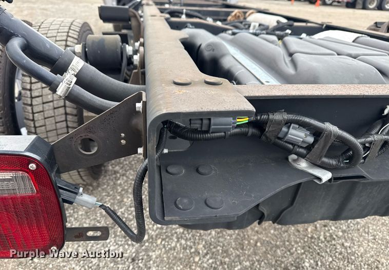 image for item EG1020 2022 Ford F550 Super Duty truck cab and chassis