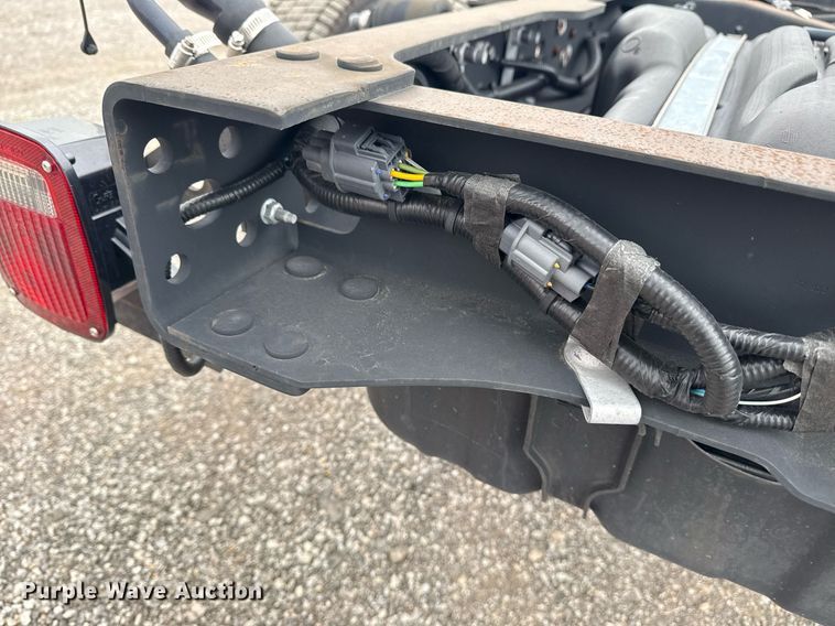 image for item EG1020 2022 Ford F550 Super Duty truck cab and chassis