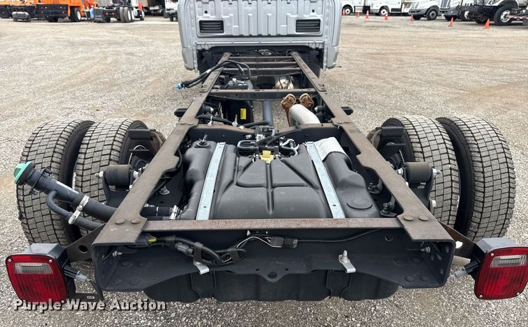 image for item EG1020 2022 Ford F550 Super Duty truck cab and chassis