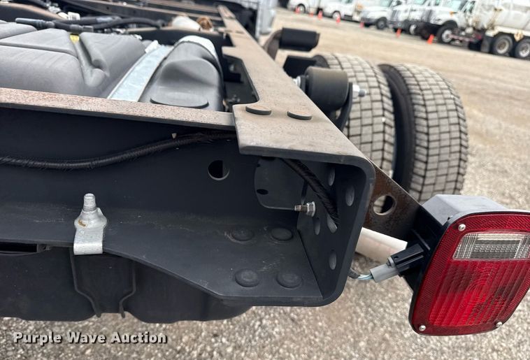 image for item EG1020 2022 Ford F550 Super Duty truck cab and chassis