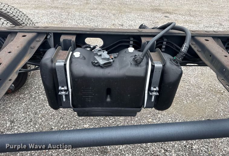 image for item EG1020 2022 Ford F550 Super Duty truck cab and chassis