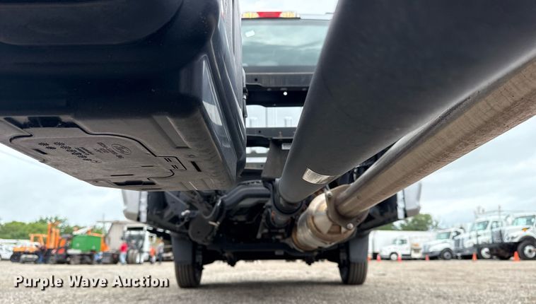 image for item EG1020 2022 Ford F550 Super Duty truck cab and chassis