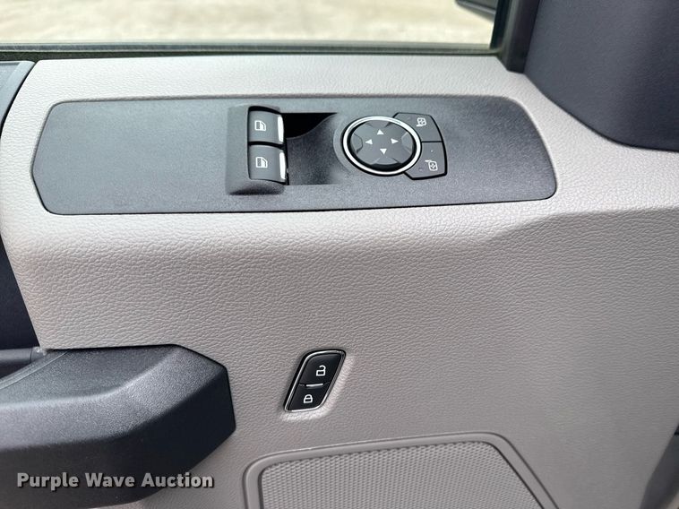 image for item EG1020 2022 Ford F550 Super Duty truck cab and chassis