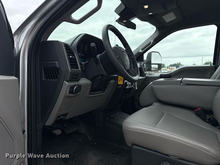 image for item EG1020 2022 Ford F550 Super Duty truck cab and chassis