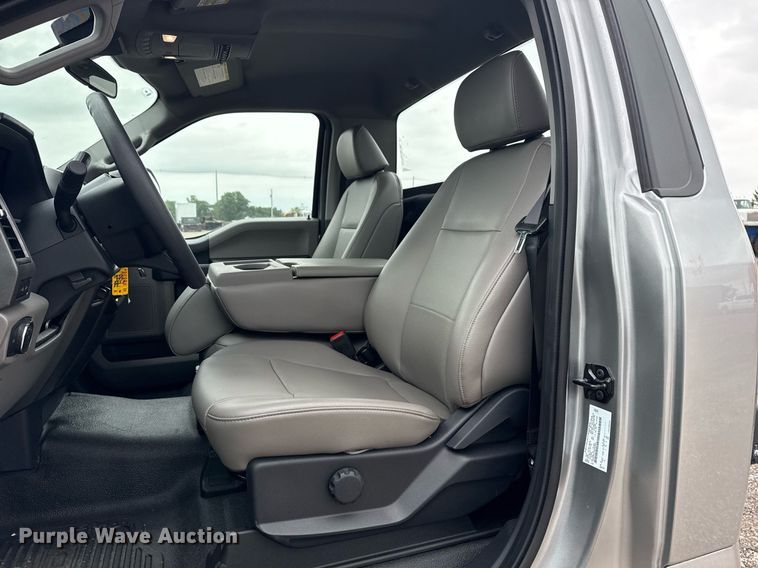 image for item EG1020 2022 Ford F550 Super Duty truck cab and chassis