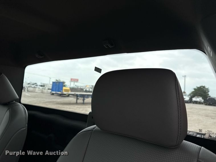 image for item EG1020 2022 Ford F550 Super Duty truck cab and chassis