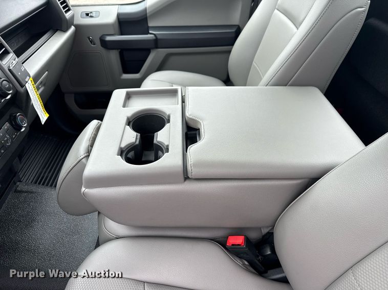 image for item EG1020 2022 Ford F550 Super Duty truck cab and chassis