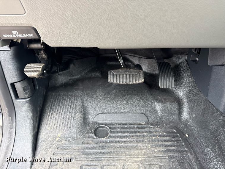 image for item EG1020 2022 Ford F550 Super Duty truck cab and chassis