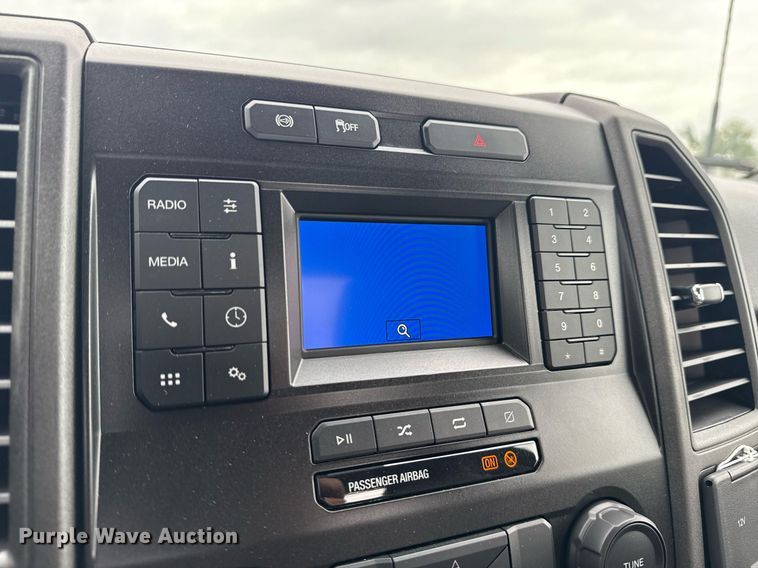 image for item EG1020 2022 Ford F550 Super Duty truck cab and chassis