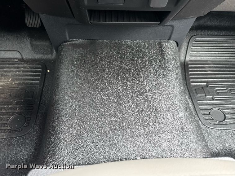 image for item EG1020 2022 Ford F550 Super Duty truck cab and chassis