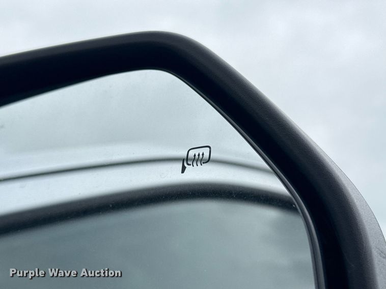 image for item EG1020 2022 Ford F550 Super Duty truck cab and chassis