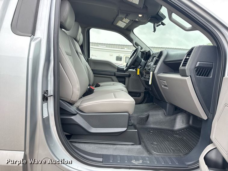 image for item EG1020 2022 Ford F550 Super Duty truck cab and chassis