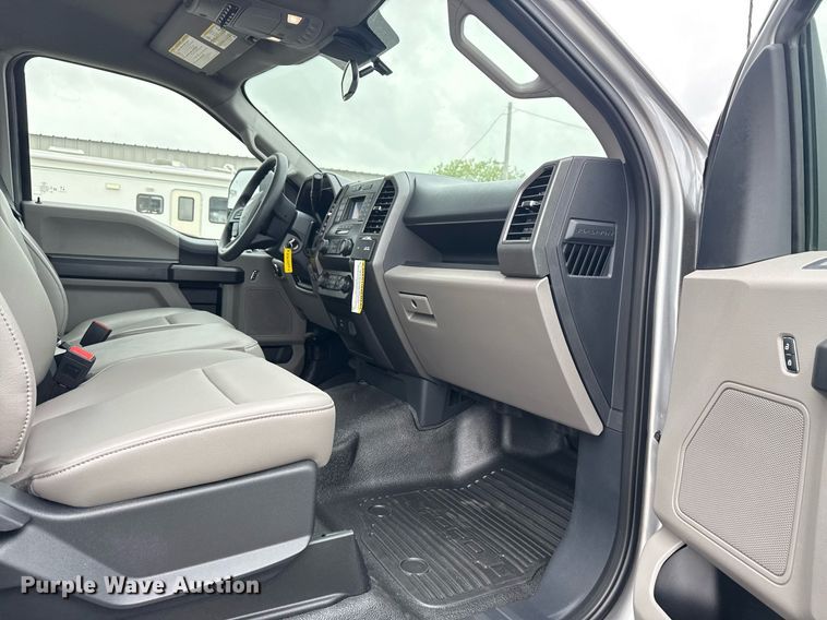 image for item EG1020 2022 Ford F550 Super Duty truck cab and chassis