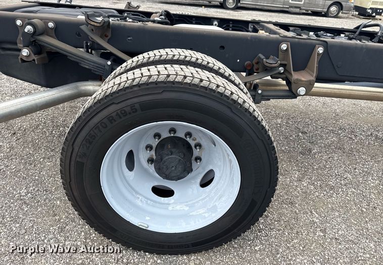 image for item EG1020 2022 Ford F550 Super Duty truck cab and chassis