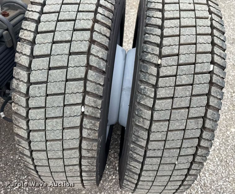 image for item EG1020 2022 Ford F550 Super Duty truck cab and chassis