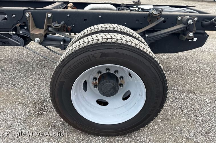 image for item EG1020 2022 Ford F550 Super Duty truck cab and chassis