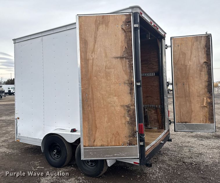 image for item EG2567 2002 Wells Cargo enclosed cargo trailer
