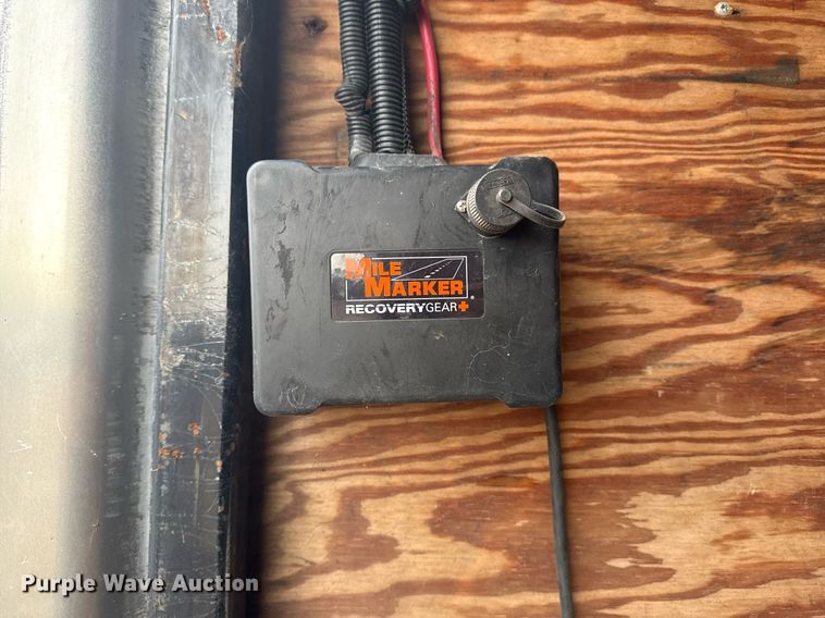 image for item EG2567 2002 Wells Cargo enclosed cargo trailer