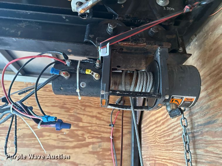 image for item EG2567 2002 Wells Cargo enclosed cargo trailer