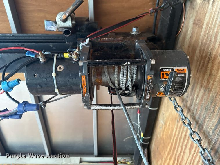 image for item EG2567 2002 Wells Cargo enclosed cargo trailer